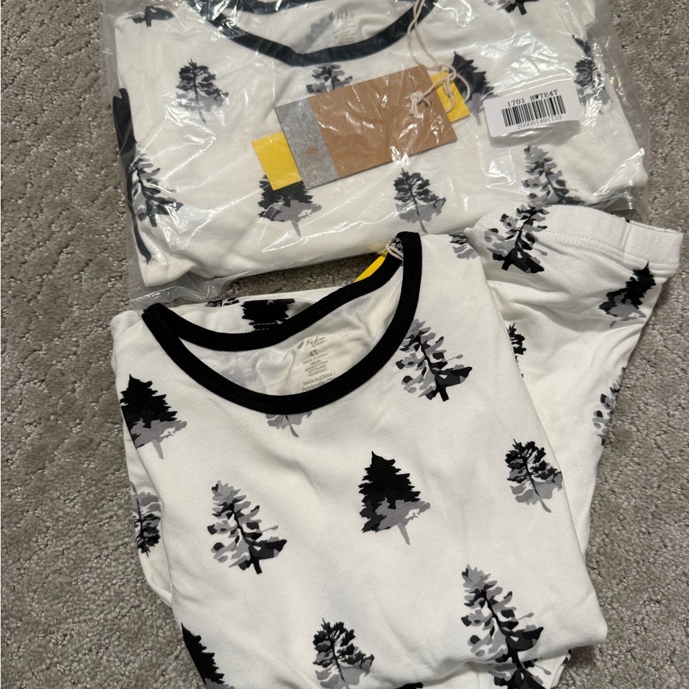 Kyte BABY Monochrome Leaf Print Pajama Top